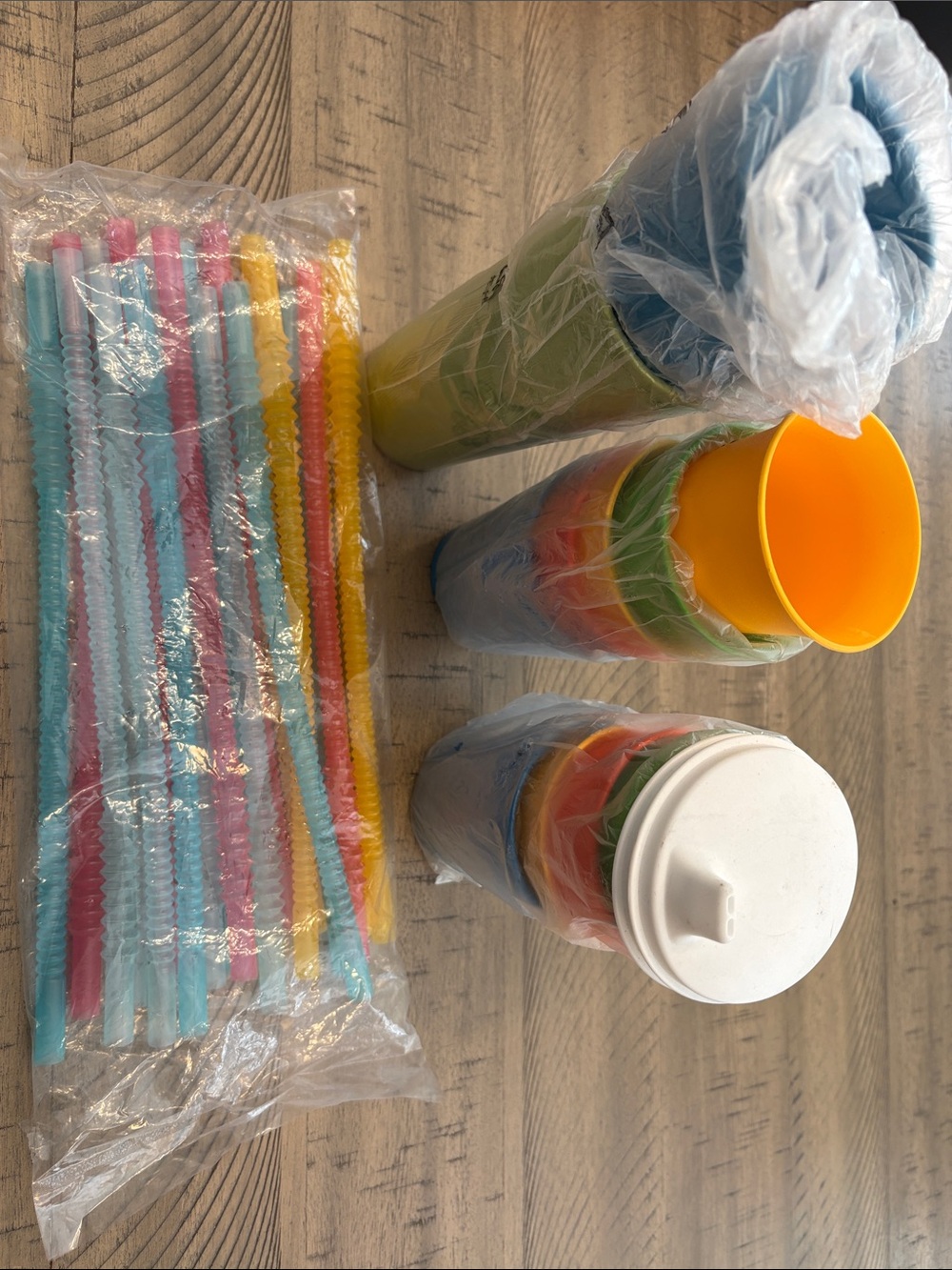 Tupperware Colorful Plastic Party Cups and Bendable Straws - Multicolor 755